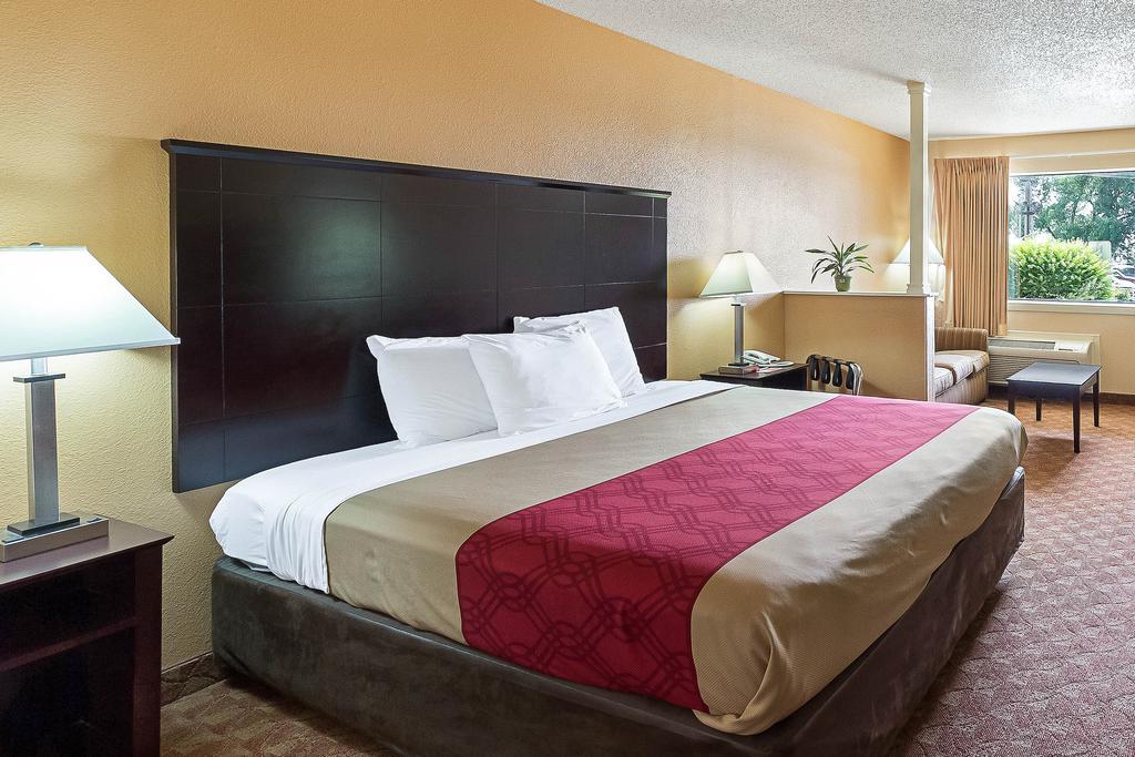 Econo Lodge Inn & Suites Downtown Northeast Near Ft Sam Houston, At&T San Antonio Kültér fotó